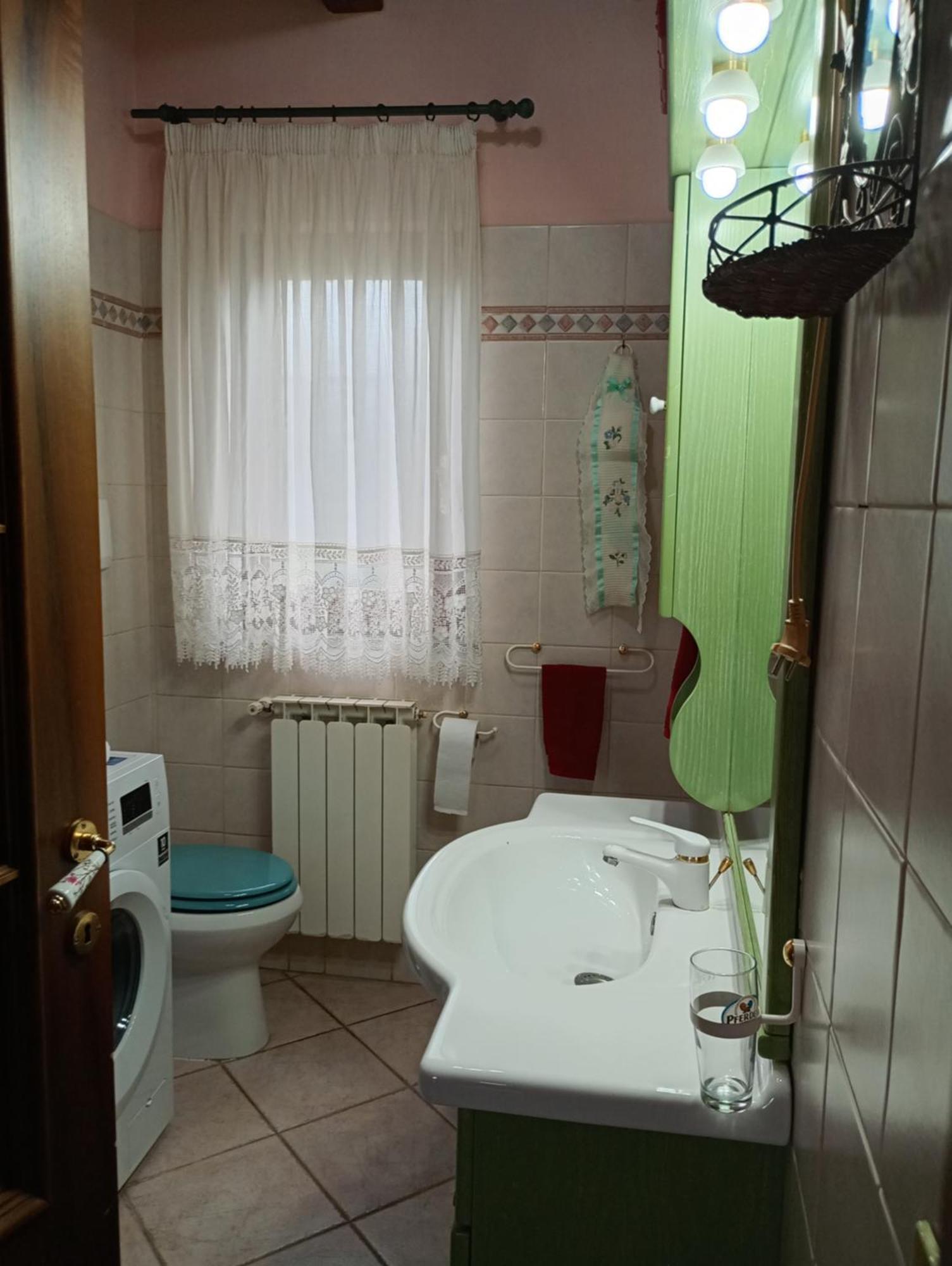 Independent Villa With Private Beach On The Lake Браччано Экстерьер фото
