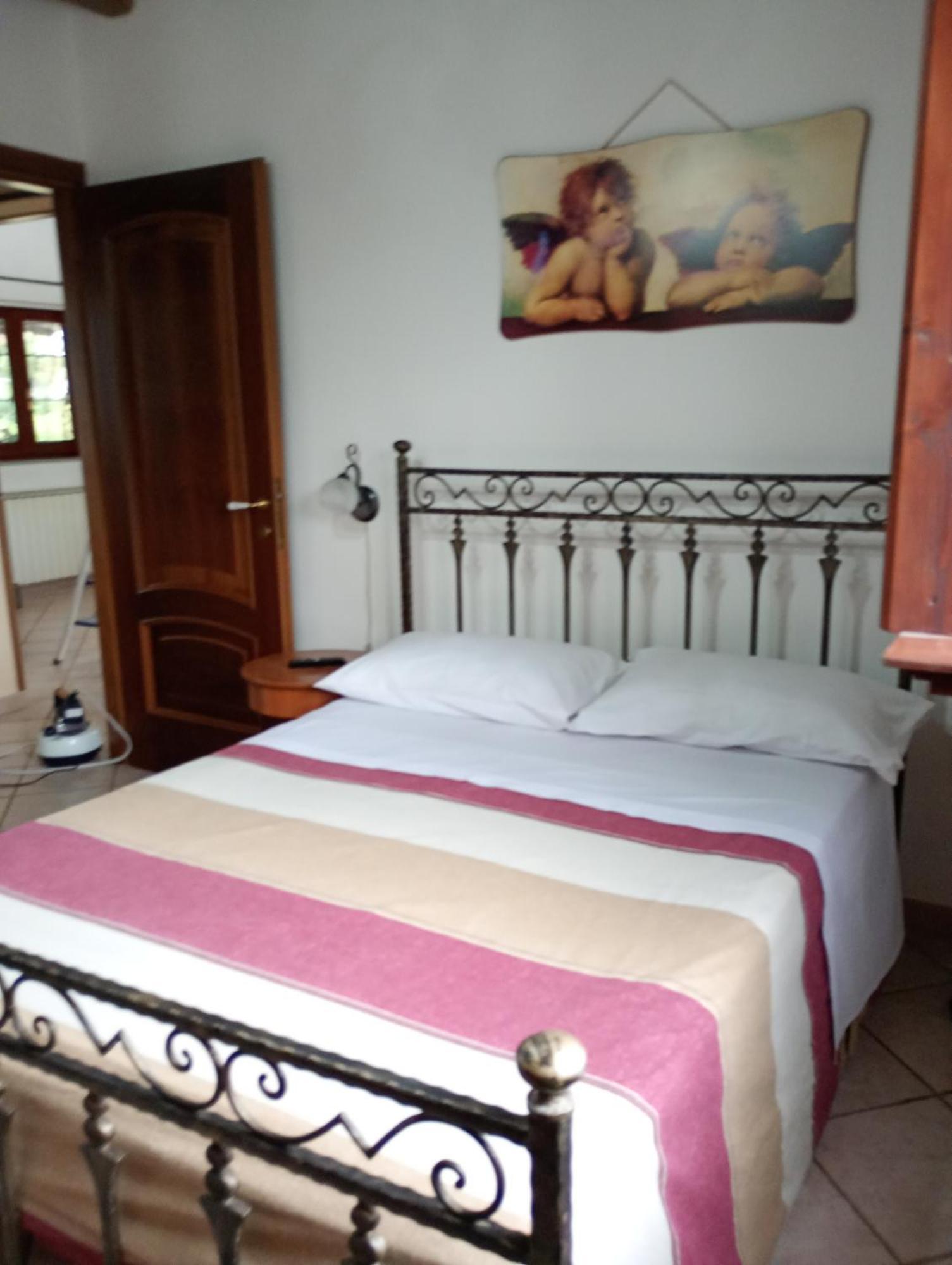 Independent Villa With Private Beach On The Lake Браччано Экстерьер фото