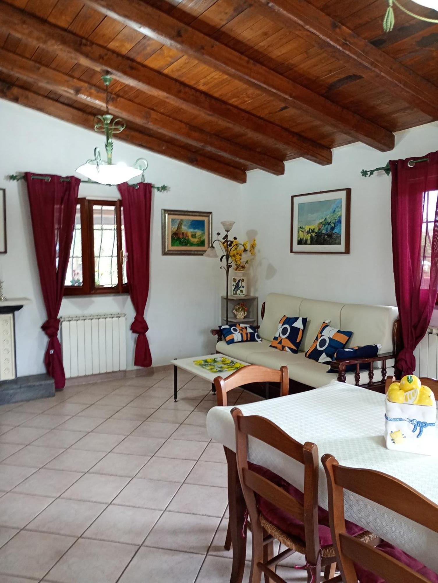 Independent Villa With Private Beach On The Lake Браччано Экстерьер фото