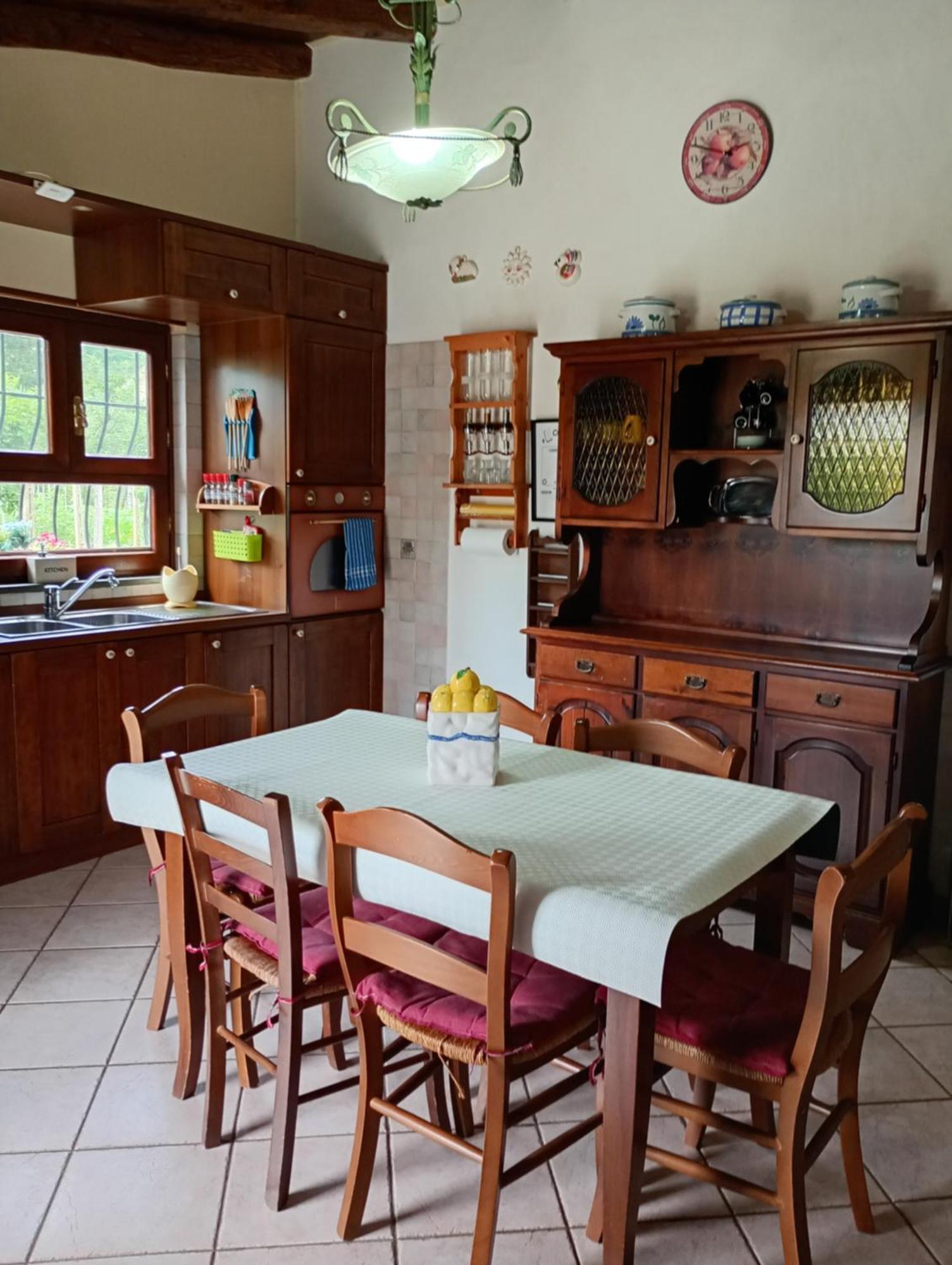 Independent Villa With Private Beach On The Lake Браччано Экстерьер фото