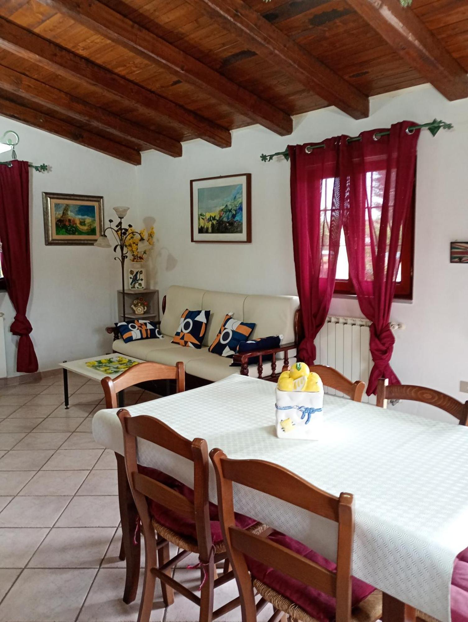 Independent Villa With Private Beach On The Lake Браччано Экстерьер фото