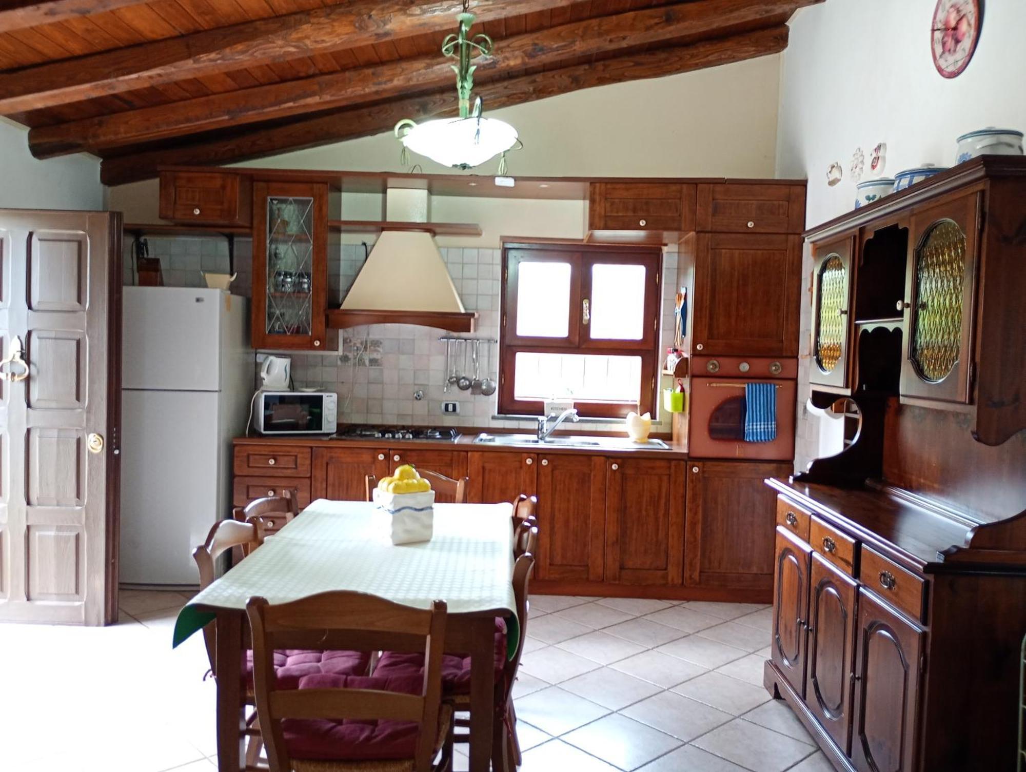 Independent Villa With Private Beach On The Lake Браччано Экстерьер фото